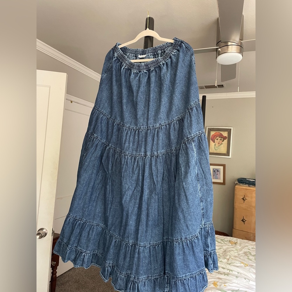 Tiered Denim maxi skirt (American Eagle)